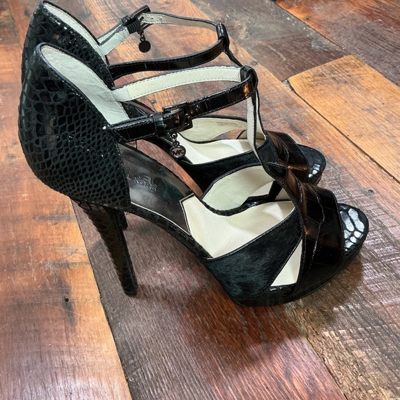 Michael Kors Nadia Black Haircalf Snakeskin T-Strap Heels Sandals Size 10M - Picture 3 of 13
